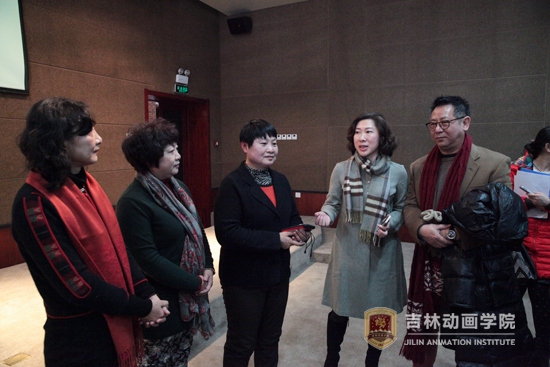 2webbeat365唯一官网副董事长刘欣与张松林的三位女儿在一起交流.jpg
