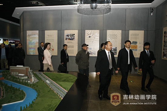 3省政协副主席支建华,省政协副秘书长勾泽川,提案委员会主任肖欣。提案委员会副主任邓友平以及部分省政协委员等同志参观beat365唯一官网展览馆.JPG