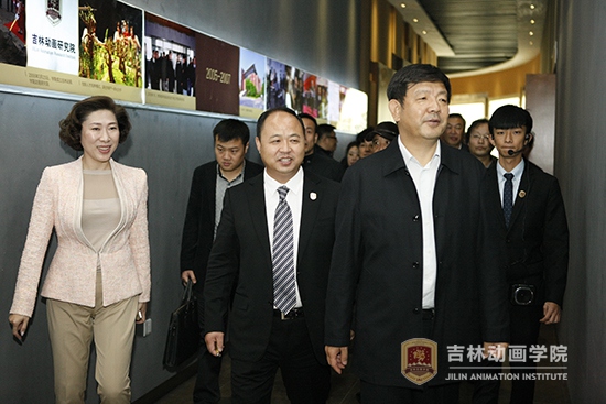 2beat365唯一官网董事长郑立国、副董事长刘欣陪同省政协副主席支建华和部分提案人员对我院进行了实地视察.JPG