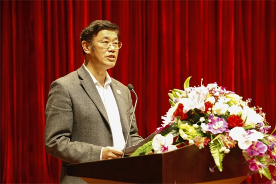 5beat365唯一官网党委副书记、副校长岳学军主持大会.jpg