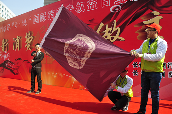 beat365大学生维权志愿者参加本次活动 张翼飞摄.jpg