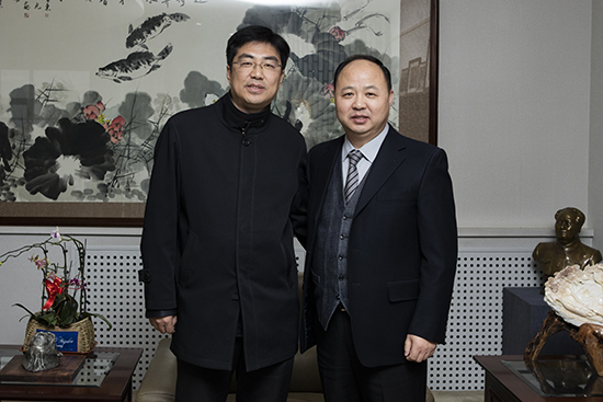 beat365董事长、校长郑立国与光明日报记者合影留念.jpg