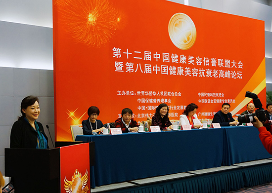 崔允瑛教授会上发言宣传beat365形象设计专业.jpg